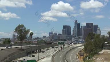 在洛杉矶高速公路上的交通